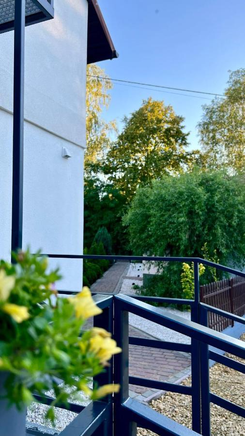Aparthotel W Dolinie Stawow Zator By Housine Las Exterior foto